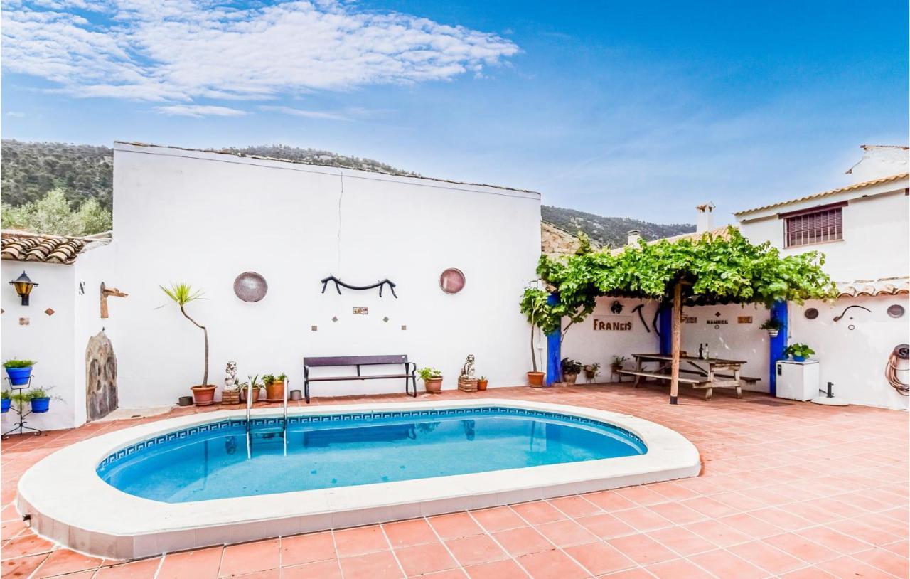 3 Bedroom Awesome Home In Rute Exterior photo